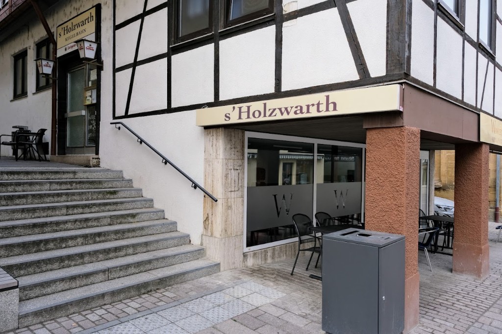 Das s'Holzwarth von außen in der Wildermuthstraße
